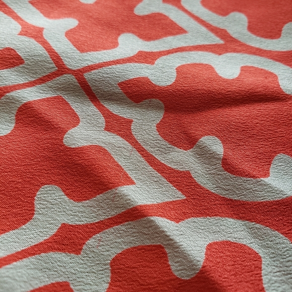 Banana Republic Petite Geometric Print Blouse PL - Picture 9 of 10